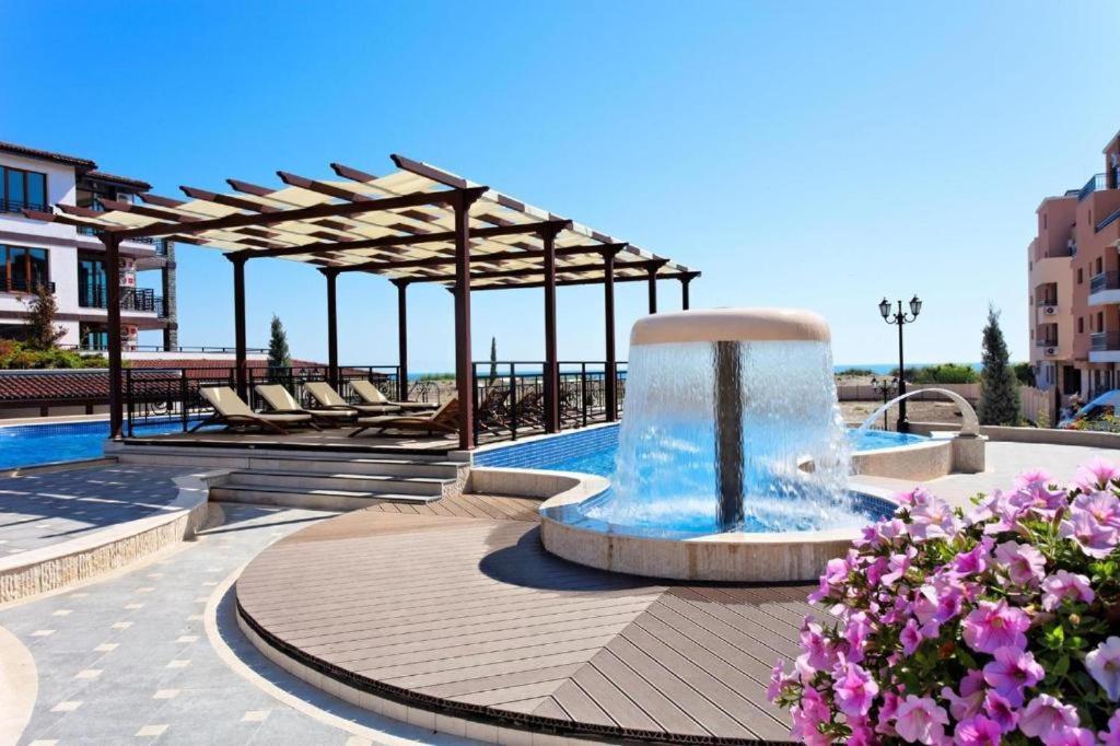 Boutique Rose Gardens Pomorie Aparthotel Exterior photo