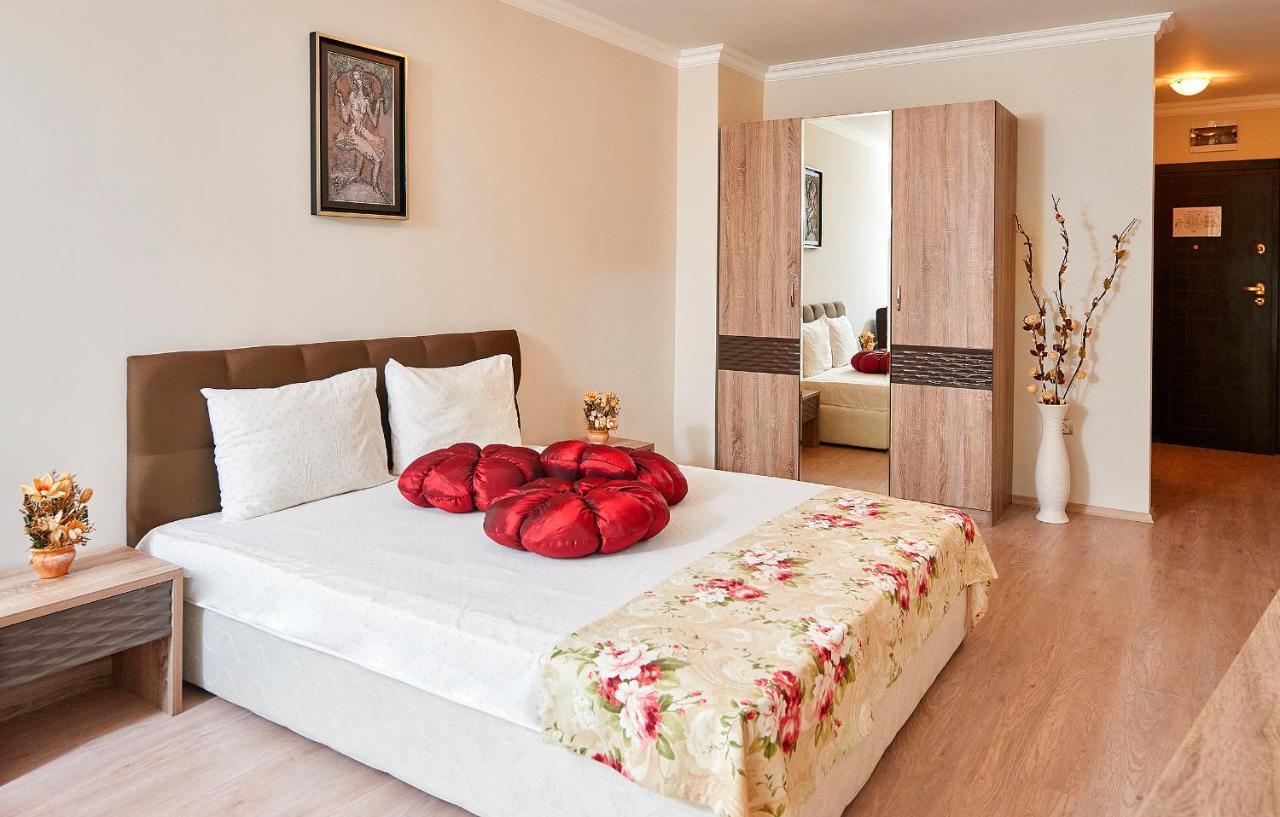 Boutique Rose Gardens Pomorie Aparthotel Exterior photo